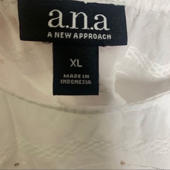 Ana XL white tank - Picture 4 of 5